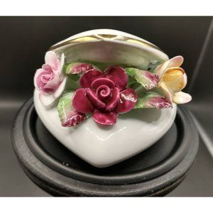 Vintage Royal Albert Old Country Roses Heart Shaped Figurine Flower Arrangement